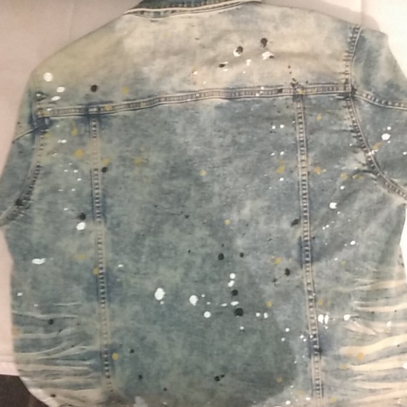 A jean jacket - Picture 2 of 3